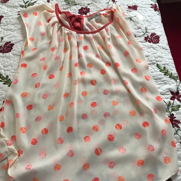 Cute sleeveless blouse and matching skirt. - Picture 3 of 5